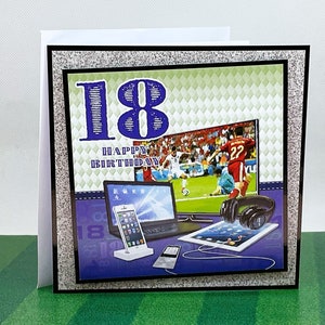 Carte 18e anniversaire faite main - Carte de voeux pour homme 18e anniversaire avec images de football et de technologie, hommes 18e anniversaire, garçons 18e anniversaire. Code : MA04