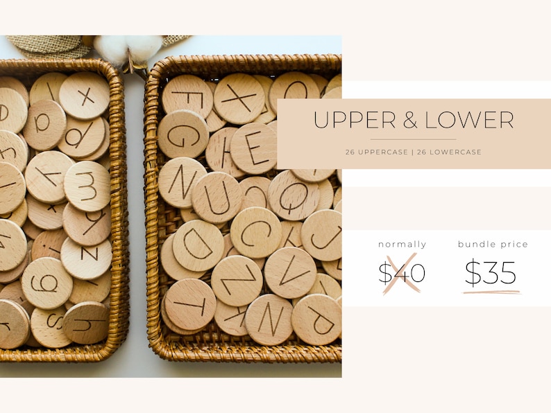 Op de afbeelding: Twee rieten manden gevuld met houten alfabettegels. De tegels zijn in zowel hoofdletters als kleine letters. De tekst "UPPER & LOWER" wordt boven de manden weergegeven. De tekst "26 UPPERCASE | 26 LOWERCASE" wordt onder de tekst "UPPER & LOWER" weergegeven. De tekst "normaal &euro; 40" is doorgestreept en de tekst "pakketprijs &euro; 35" is onderstreept.