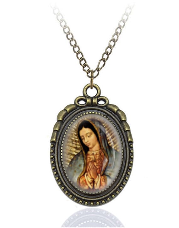 Collier Pendentif Bronze - Cabochon Gravé Petite Fille Et Sa Poupée, Diamètre 25 Mm
