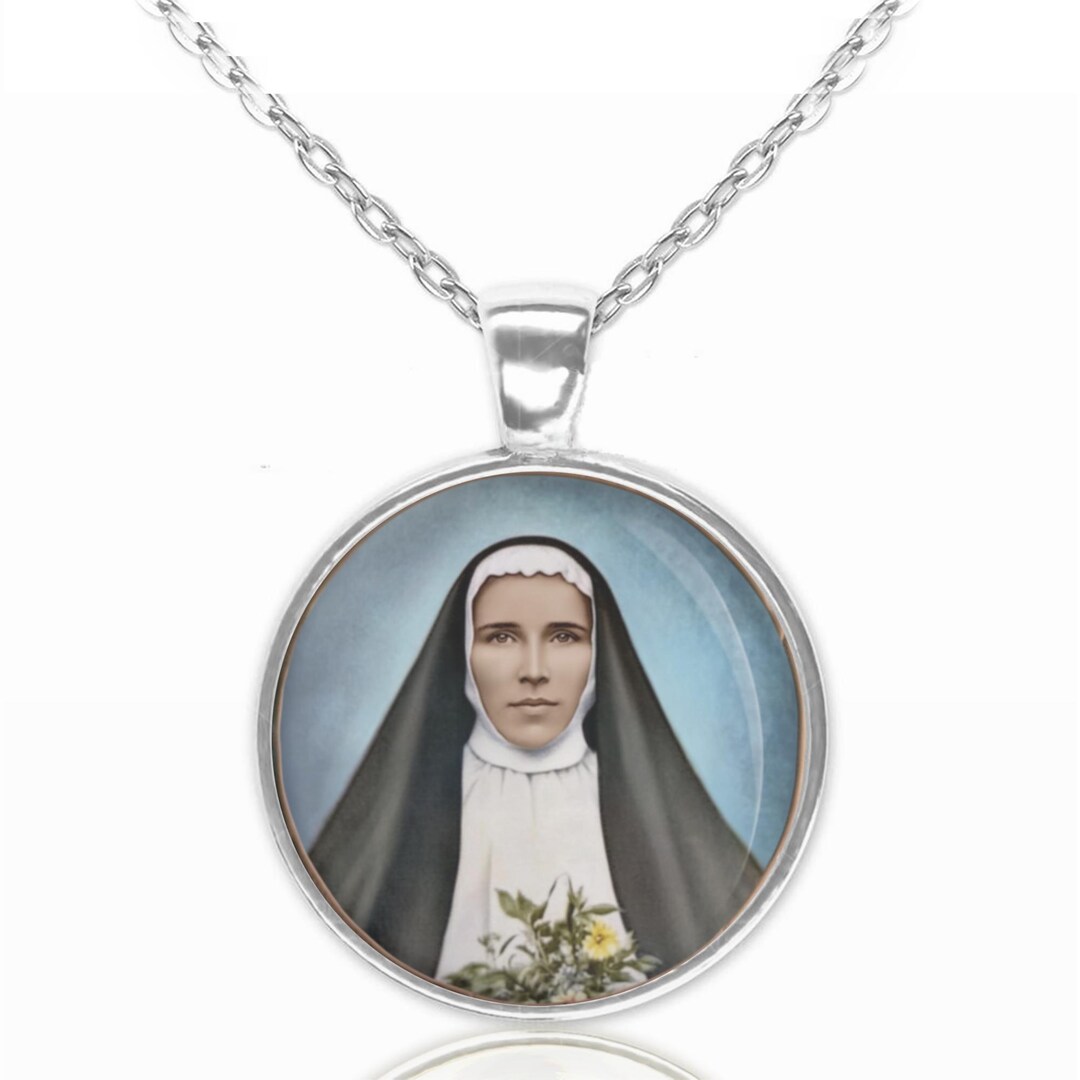 Marianne Pendant Necklace