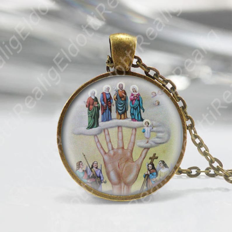 La main la plus puissante de Dieu catholique collier. Médaille Etsy