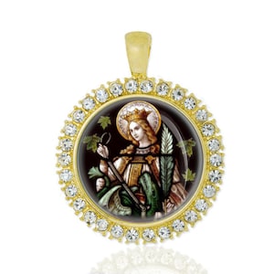 St Margaret of Scotland Religious Christian Catholic Gold Tone Medal Pendant