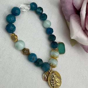 Our Lady of Mount Carmel and Jesus Sacred Heart Catholic Stretch Bracelet | Green Angelite