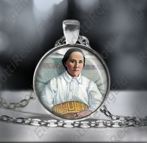 Religious saint pendants store