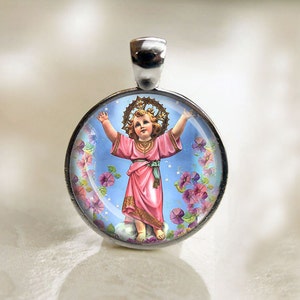 Katholieke medaille Jezus Christus Divino Nino. Goddelijk kind Jezus religieuze christelijke hanger. Zilverkleurige ronde medaille