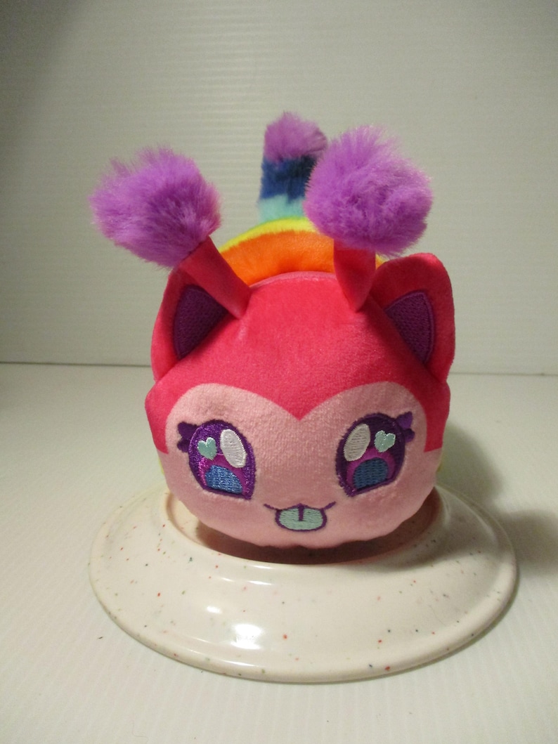 Aphmau MeeMeows 8" Long Caterpillar Cat Mystery Safari Series Rainbow Plush immagine 1