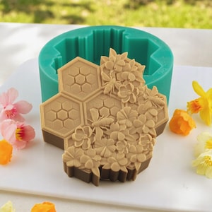Honeycomb Silicone Mold for Bee Candle Soap Beeswax Resin Chocolate Fondant Food Grade Mold for Crafts and Gifts, Bees and Blooms
