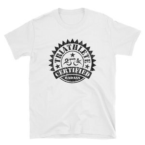 TRIATHLET - ZERTIFIZIERTES BADASS Tshirt Triathlon Design - Schwimmen, Bike, Laufen - Herren T-Shirt