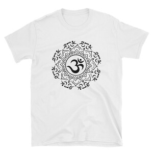 TRI&#39;MASTE Triathlon Triathlete Om Mandala Symbol Tshirt - Spirituality Fire Water Air Earth - Spiritual Design Mens T-Shirt