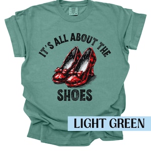 Wszystko o butach Komfortowe kolory Uroczy t-shirt na Halloween Cudowna koszulka Czarnoksiężnika z Krainy Oz Zła wiedźma Koszulka Ruby Slippers Koszulka Bookish