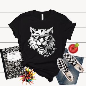 Camiseta de mascota Wildcat Camiseta de maestro de Wildcats Ropa de espíritu de equipo Camiseta de regreso a clases Colores de equipo deportivo Camiseta de mamá de Wildcats Go Cats Elementary