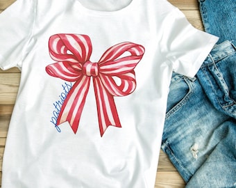 Bunt und blau Bunt Bunt Blau und Rot Bunt Blau und Rot Bunch Shirt Zurück in der Schule Erster Schultag Patrits Maskottchen Buntstifte