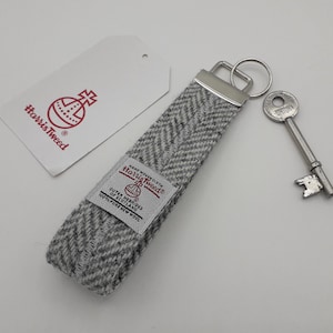 Harris Tweed Keyring / Free UK P&P /Light Grey and Cream