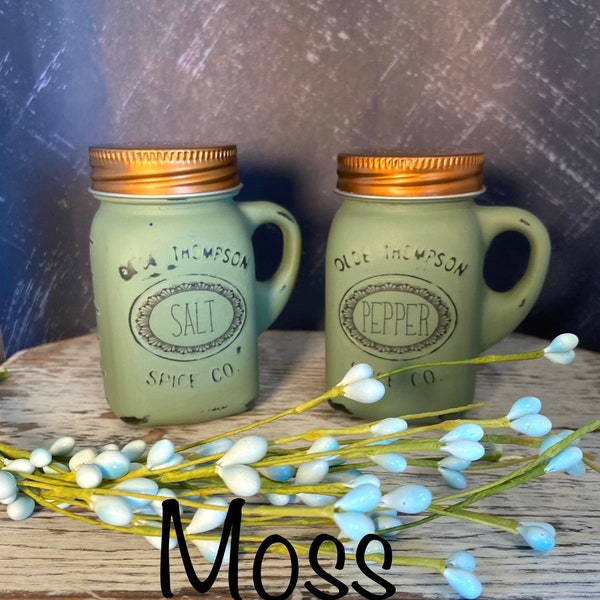 Rustic Salt and Pepper Set, Farmhouse Kitchen Decor, Painted Mini Mason Jar Shakers, Gift for Newlyweds, Wedding Shower, Housewarming