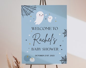 Könnte beinhalten: Ein blaues Willkommens-Schild mit einem Geister- und Spinnennetz-Design. Das Schild lautet "Willkommen zu Rachels Babyparty, 21. Oktober 2023".