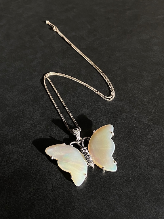 White butterfly necklace - image 1