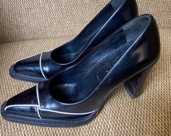 Sapatos de salto alto Prada pretos vintage