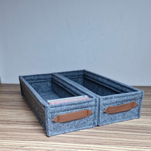 Sturdy cassette storage box, cassette felt box with twoleather handles, media shelf storage and organization