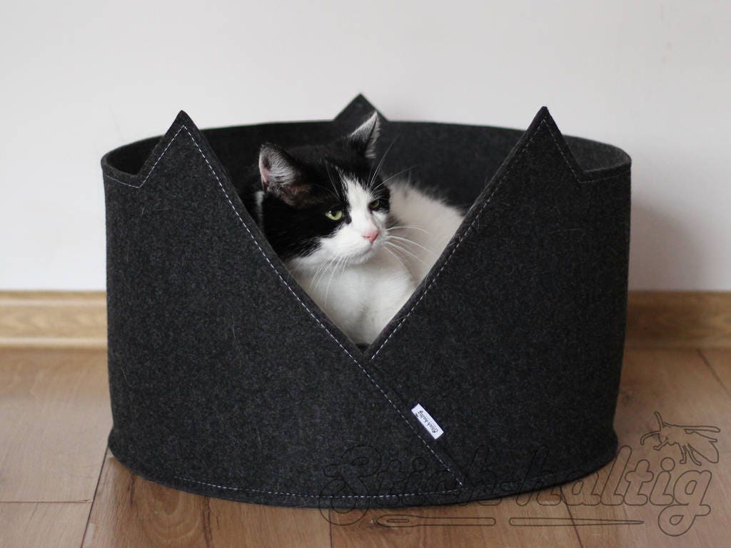 Lit de Chat Cliquet en Feutre avec Des Oreilles Dans Un Look Minimaliste