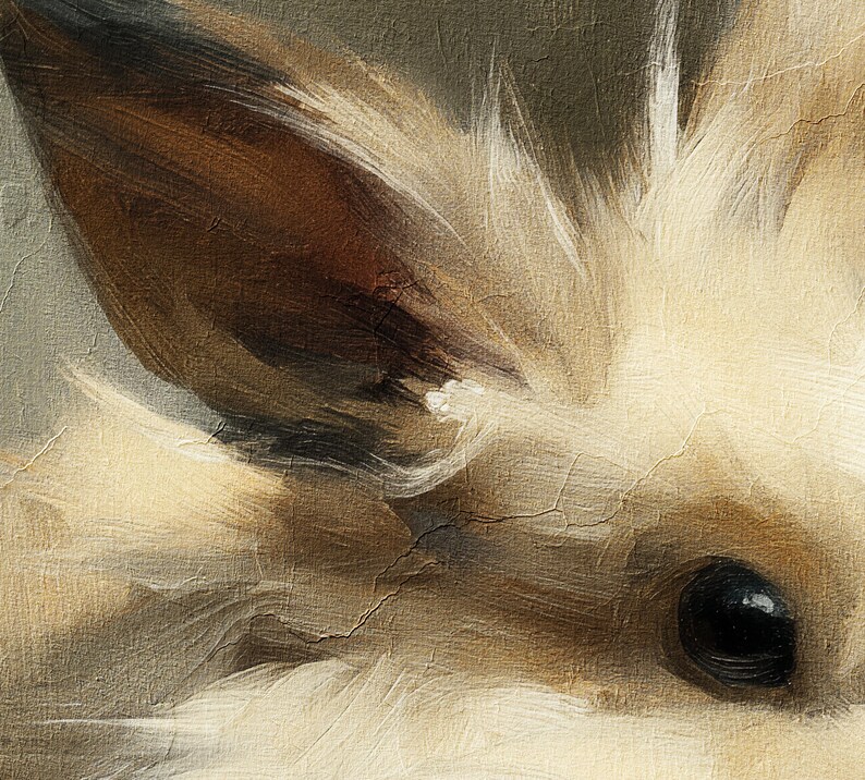 Puede incluir: Primer plano de una pintura del ojo y la oreja de un conejo. El ojo es negro y el pelaje es una mezcla de blanco, marr&oacute;n y beige. La pintura tiene un aspecto texturizado y agrietado, lo que le da un aspecto envejecido.