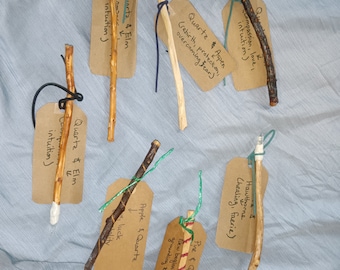 Varitas de madera talladas a mano con cristal sin carga.