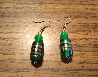Pendientes colgantes caseros verdes y dorados
