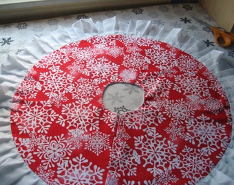 LINED Red  White Holiday Large Snowflakes CHRISTMAS Tree SKIRT