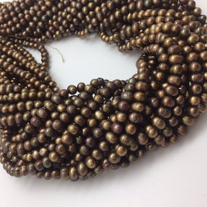 Olive foncée 6 x 10mm Pomme de terre Perles d’eau douce Strand