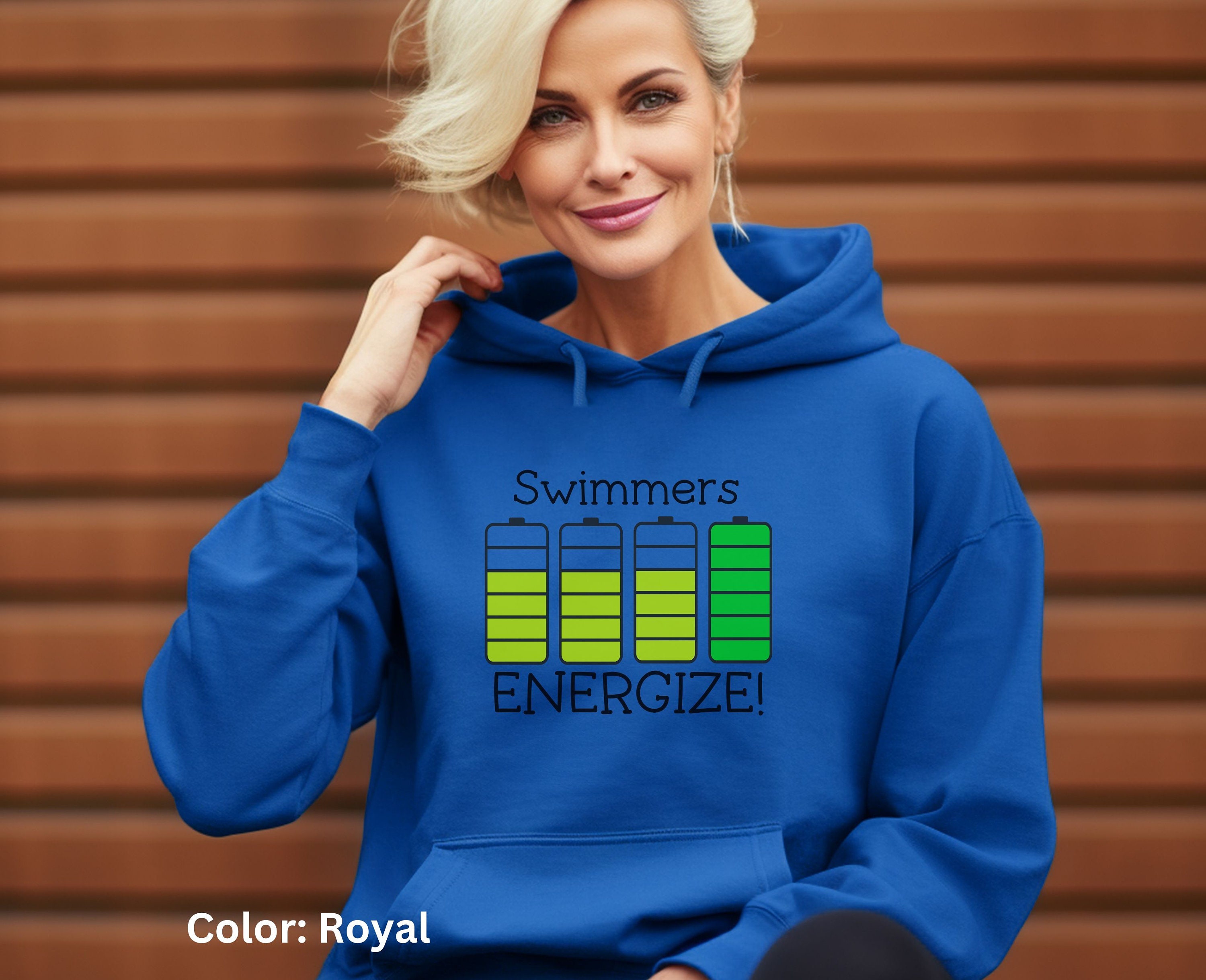 La Famiglia, La Donna Dell'uomo, I Genitori Ed I Bambini Su Nuoto Di Vacanza Di Ora Legale Sul Materasso Di Galleggiamento 95761821