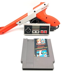 Super Mario Bros. / Duck Hunt (Nintendo NES, 1985) with Zapper and Controller | NES-004, NES-005 | Original Retro Video Game
