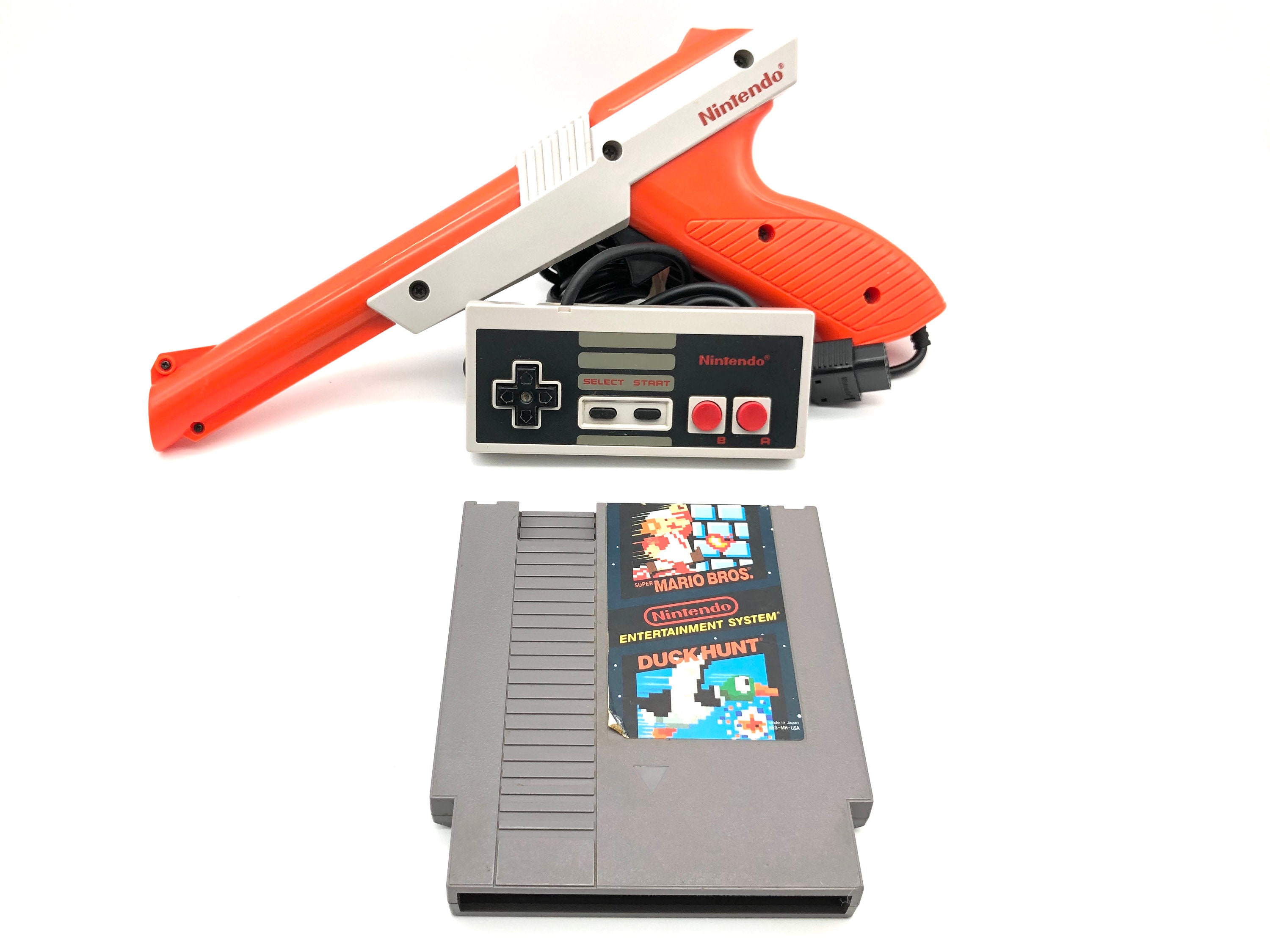 Super Mario Bros. / Duck Hunt nintendo NES, 1985 With Zapper and