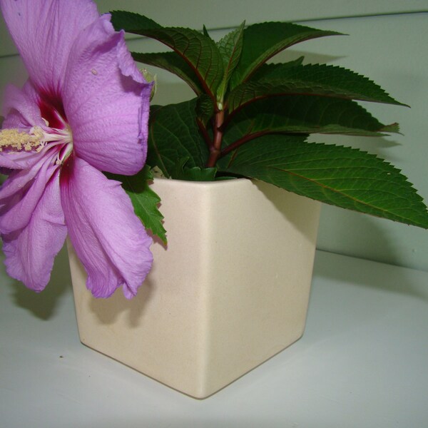 Vintage McCoy Floraline #511 Planter