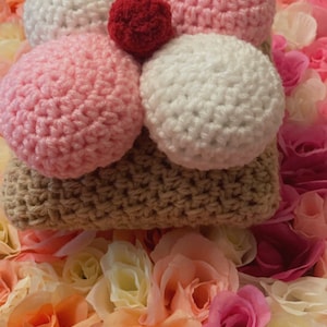 Sponch crochet pillow