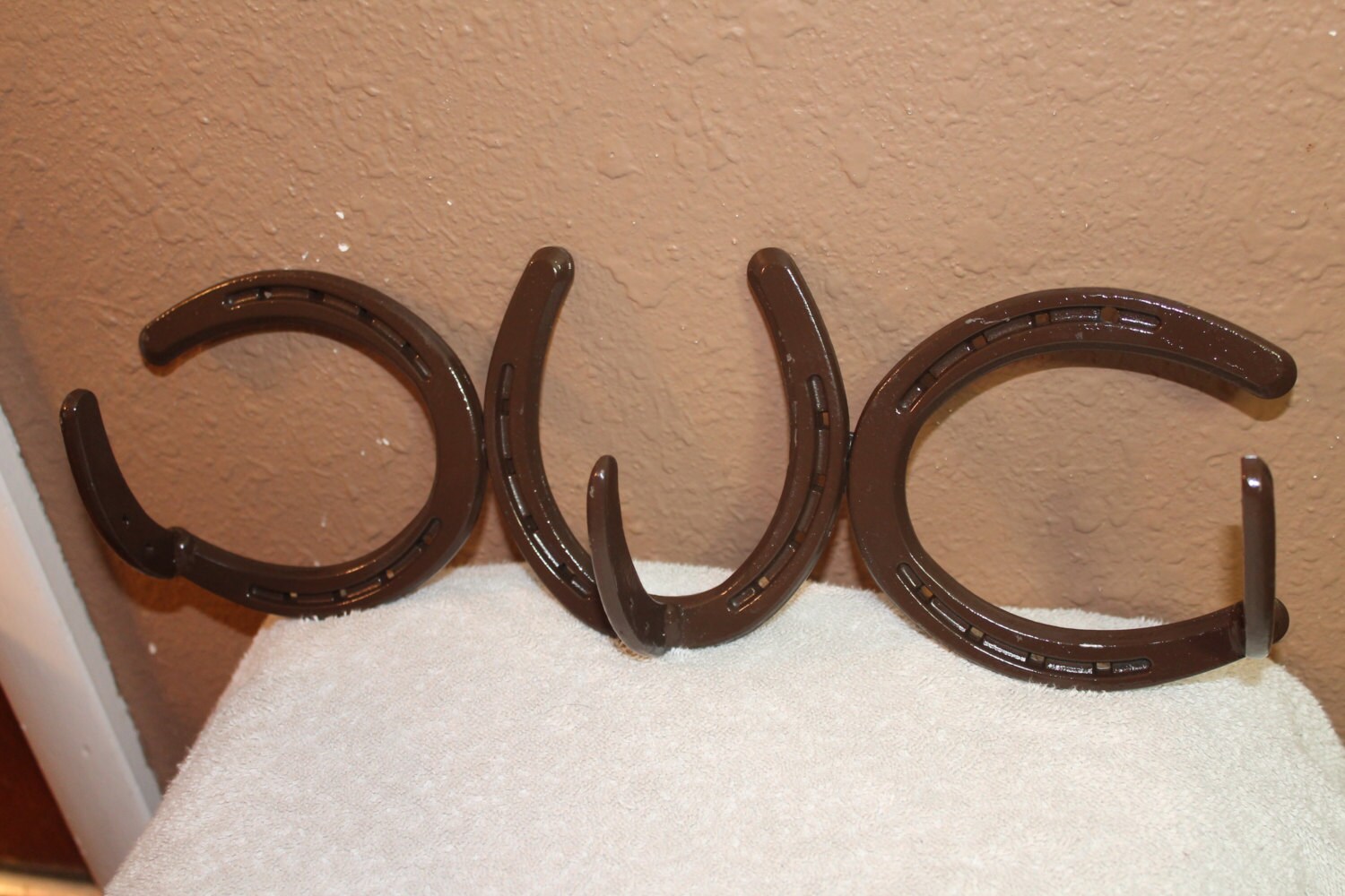Horseshoe towel rack