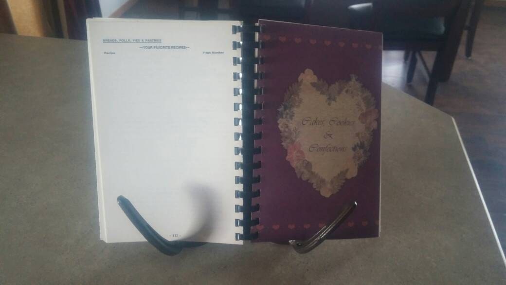 Horseshoe recipe holder