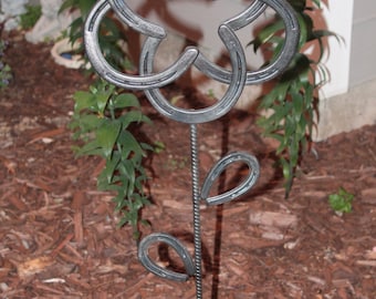 Horseshoe Star Flower, horseshoe flower, yard decor, garden art, rustic flower, lawn ornament, yard art, garden ornament, outside decor