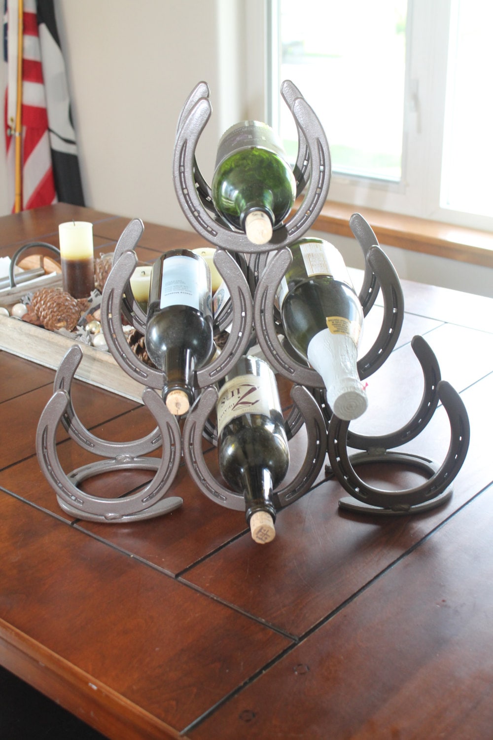 Horseshoe wine rack pyramid 6 place