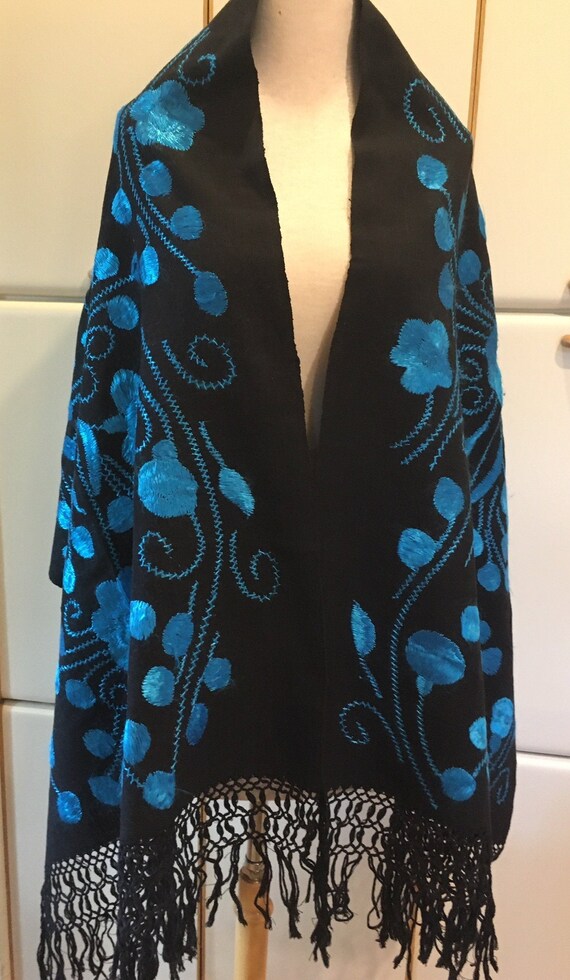 Hand Loomed Embroidered Turquoise & Black Oversize