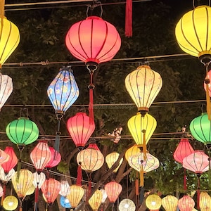 Set 50 Vietnam silk lanterns for outdoor event decoration, Wedding party decorations, Restaurant lantern decor