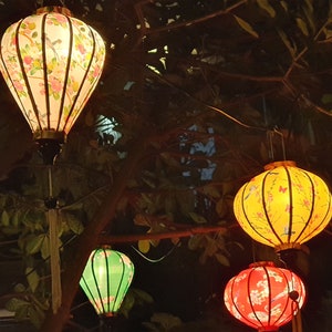 Set di 4 lanterne di seta Hoi An Vietnam 35 cm - Mix di forme e colori - Lanterne personalizzate - Lanterne da ristorante - Lanterne da giardino