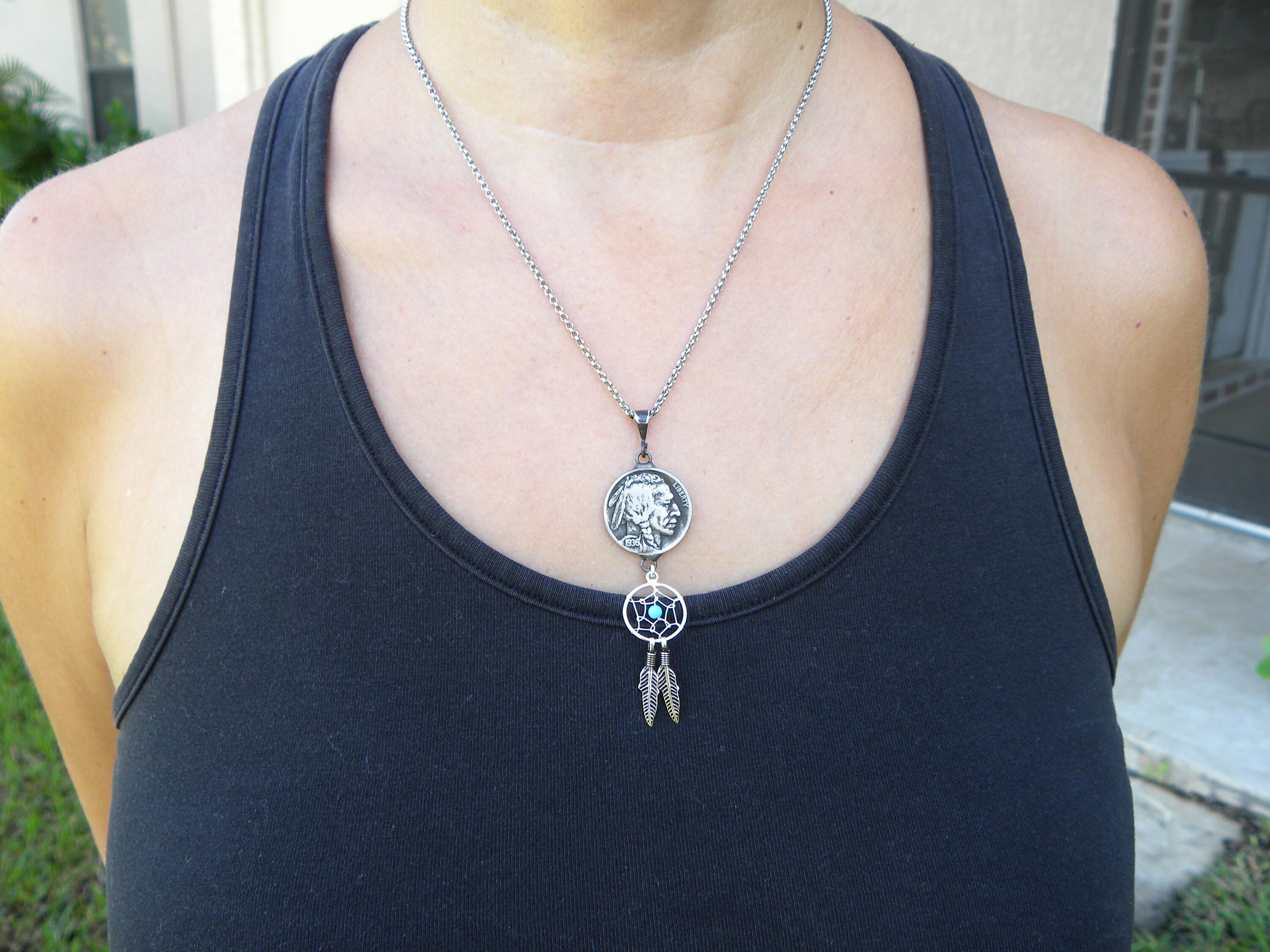 Collana con ciondolo con moneta in nichel Buffalo degli Stati Collana con ciondolo con moneta in nichel Buffalo degli Stati