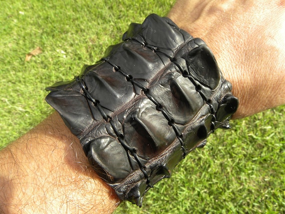 アクセサリー leather crocodile black bracelet Handmade Genuine Alligator Scutes Leather Bracelet: Dark Brown