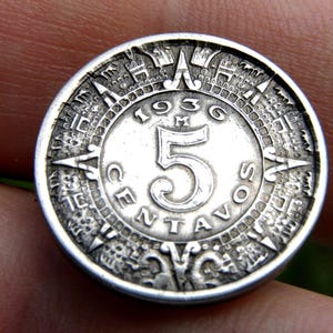Authentic vintage Mexican 5 centavos Aztec calendar coin  1937 or 1938 or 1940 or 1942 handmade pin brooch with in gift box
