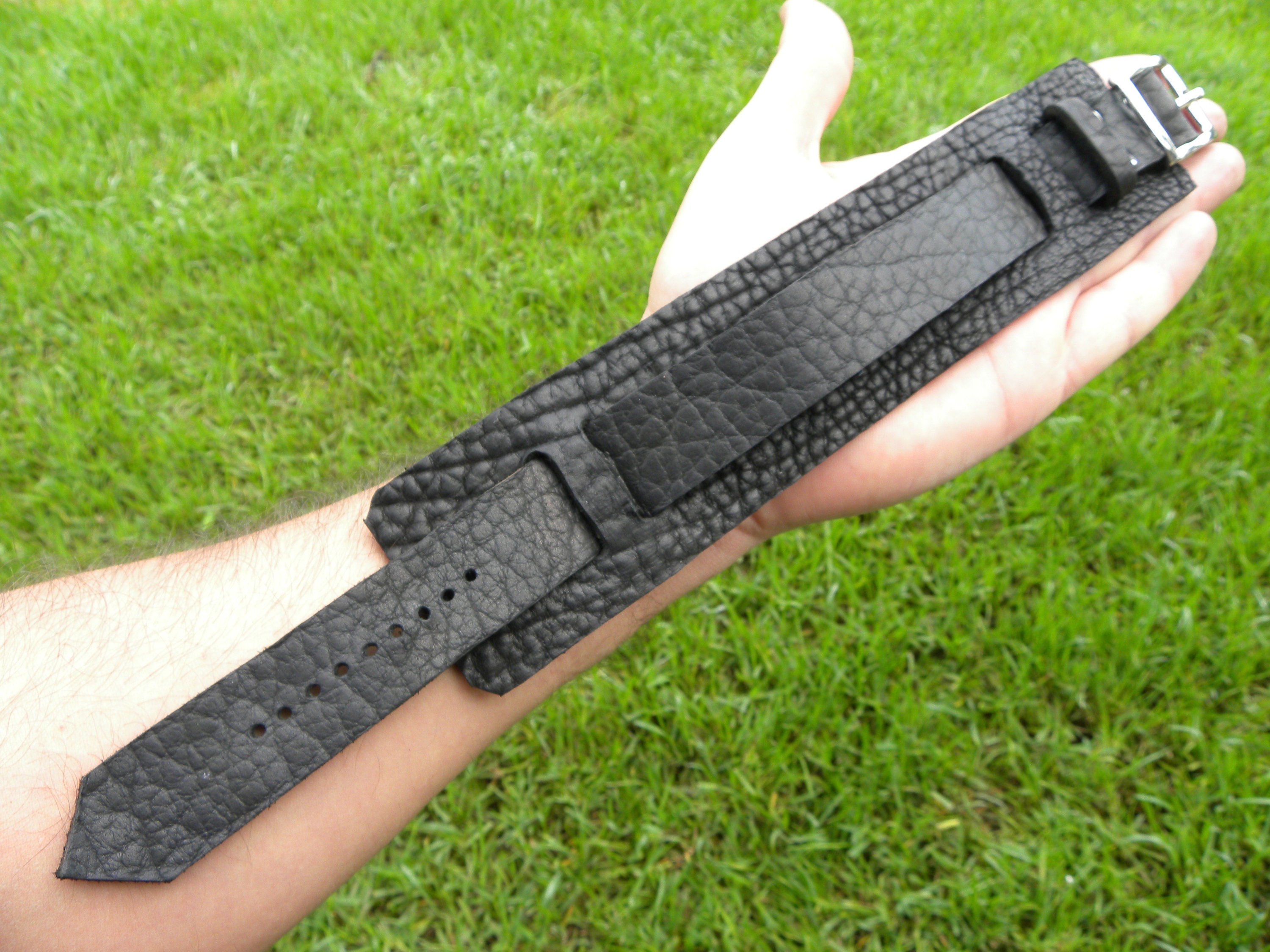 バッファロー格子縞レザーイヤリングブレスレット4点セット ハンドメイド 軽量 クリスマス フェイクレザー 格子縞プリント ダングルイヤリング イコニカ ブレスレット ラージ[PBC3040_O6WHR_00000_L] Iconica