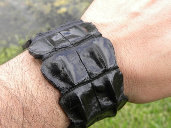 Handmade Genuine Black Alligator Scutes Leather Bracelet: Hornback
