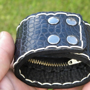 Brazalete de manguito Genuino Alligator color azul marino oscuro y bisonte bolso de bolsillo secreto de bolsillo bolso para 6.5 pulgadas tamaño de muñeca 2 pulgadas de ancho