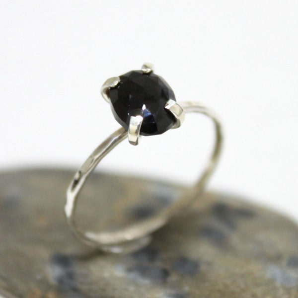 Dainty Onyx Ring/ Simple Silver Ring/ Stacking Ring/ Hammered Ring/ US 7 1/2