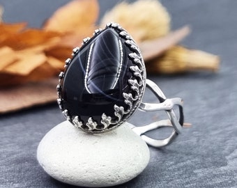 Black Onyx Stone Ring, Statments Ring, White Stripes Cabochon Onyx Ring, Twist Band Sterling Silver Ring, Silver Stacking Ring, US 9