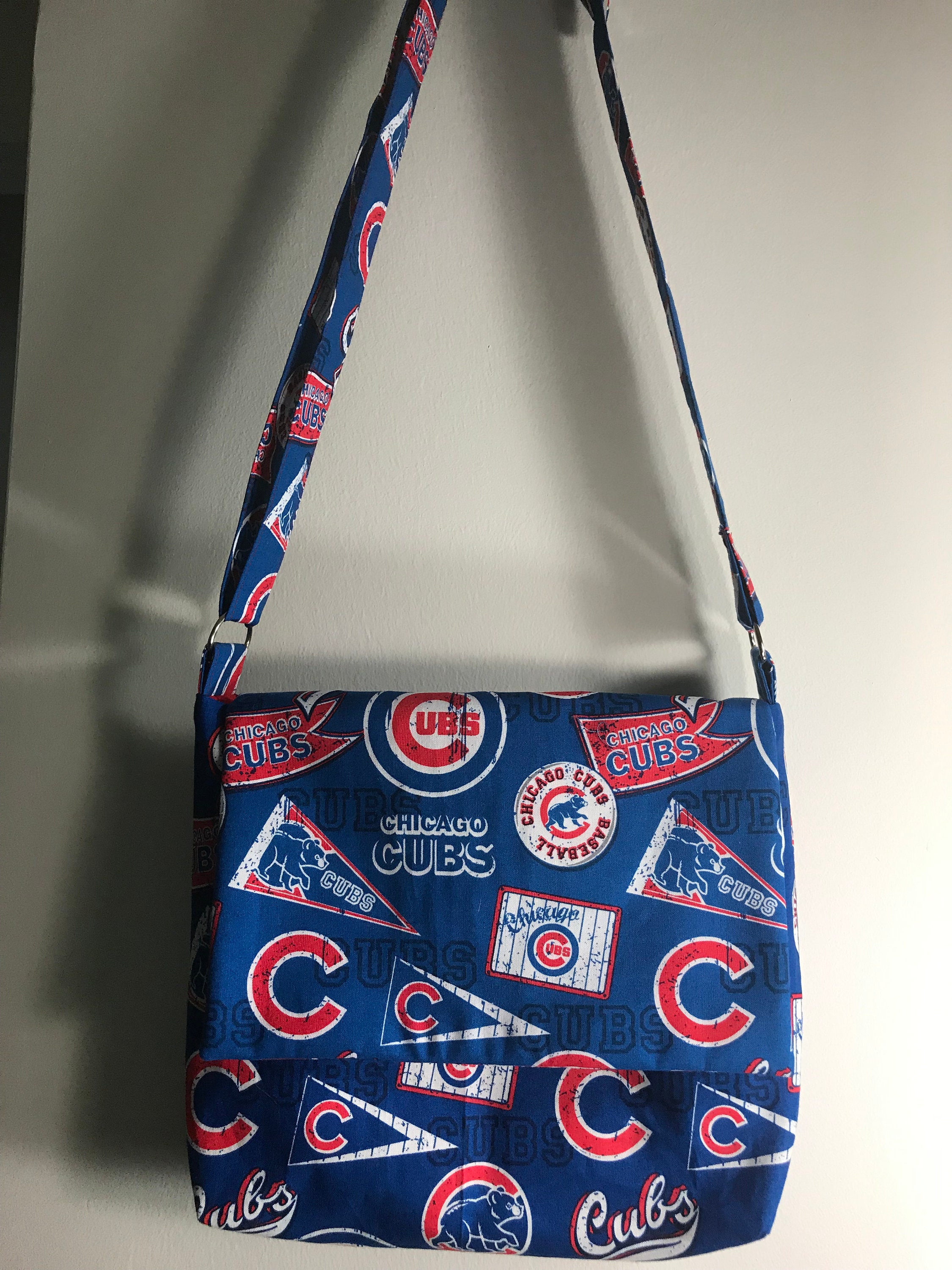 Chicago Cubs Purse Cross Body Clutch With Wristlet Key Fob 
