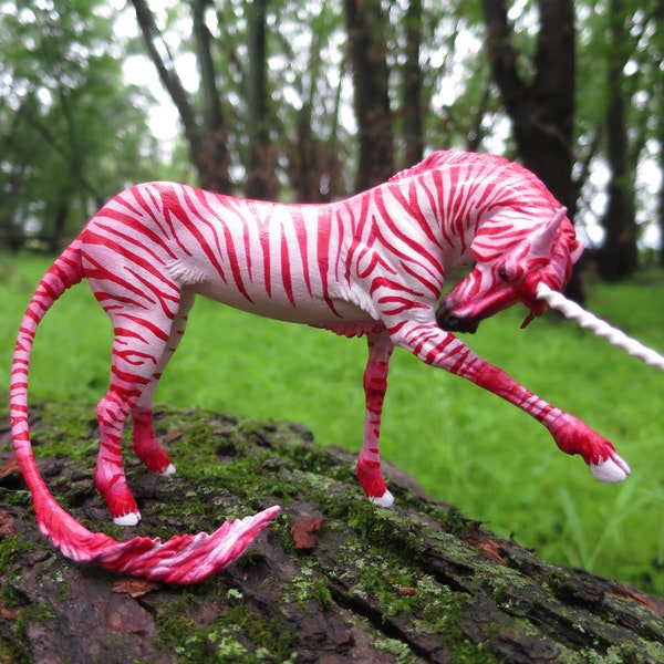 Modelo artístico Impresión 3D Figura de unicornio Escultura pintada a mano